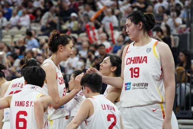 澳大利亚队在女子篮球比赛中获得胜利