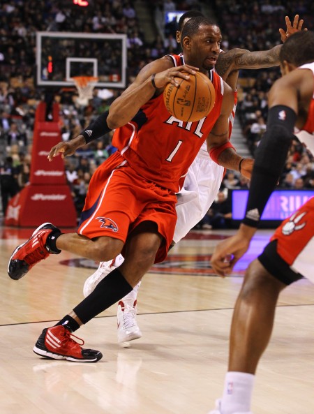 包含猛龙客场险胜老鹰，范弗利特带领全队分的词条