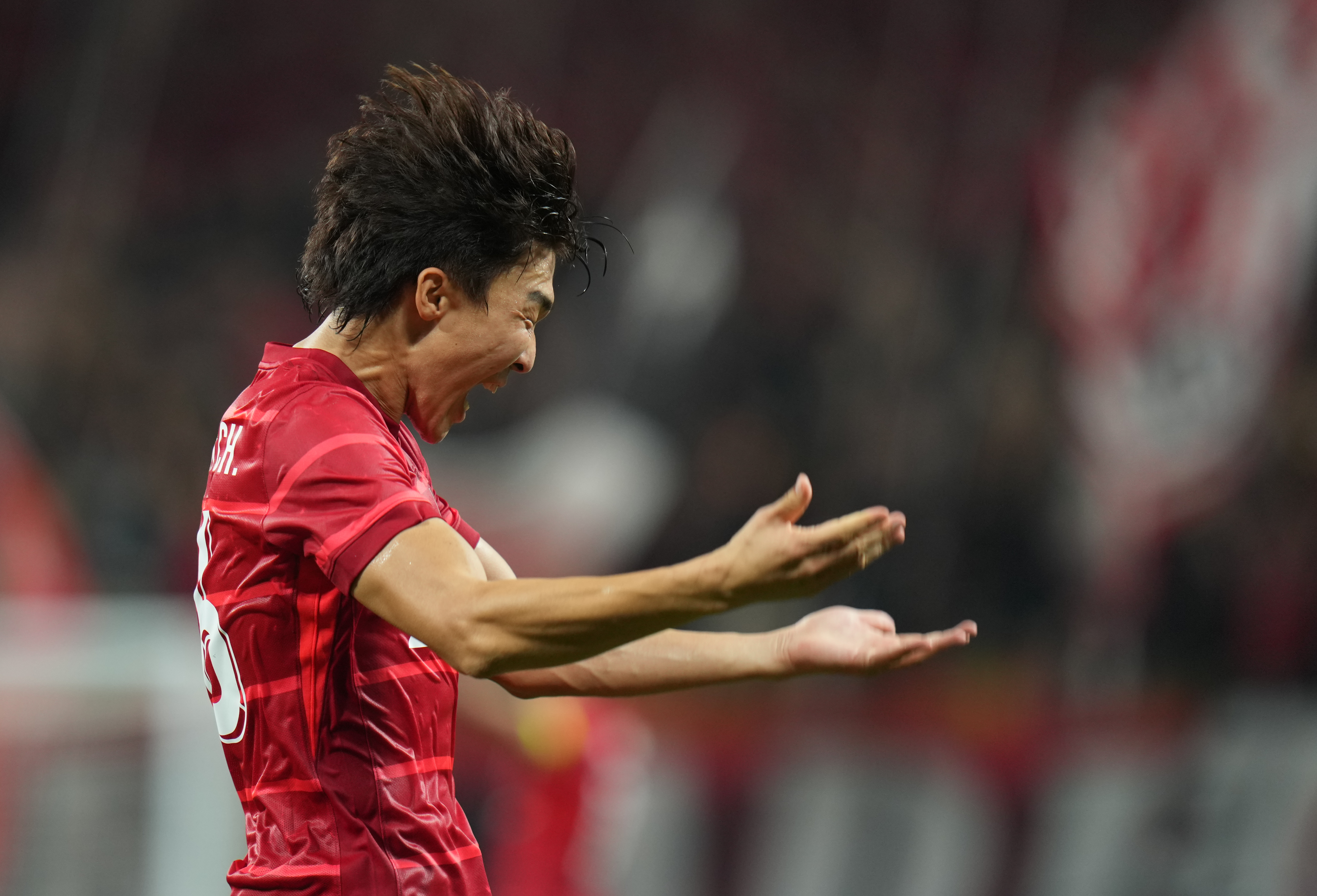 包含顶尖足球俱乐部在比赛中取得骄人成绩的词条