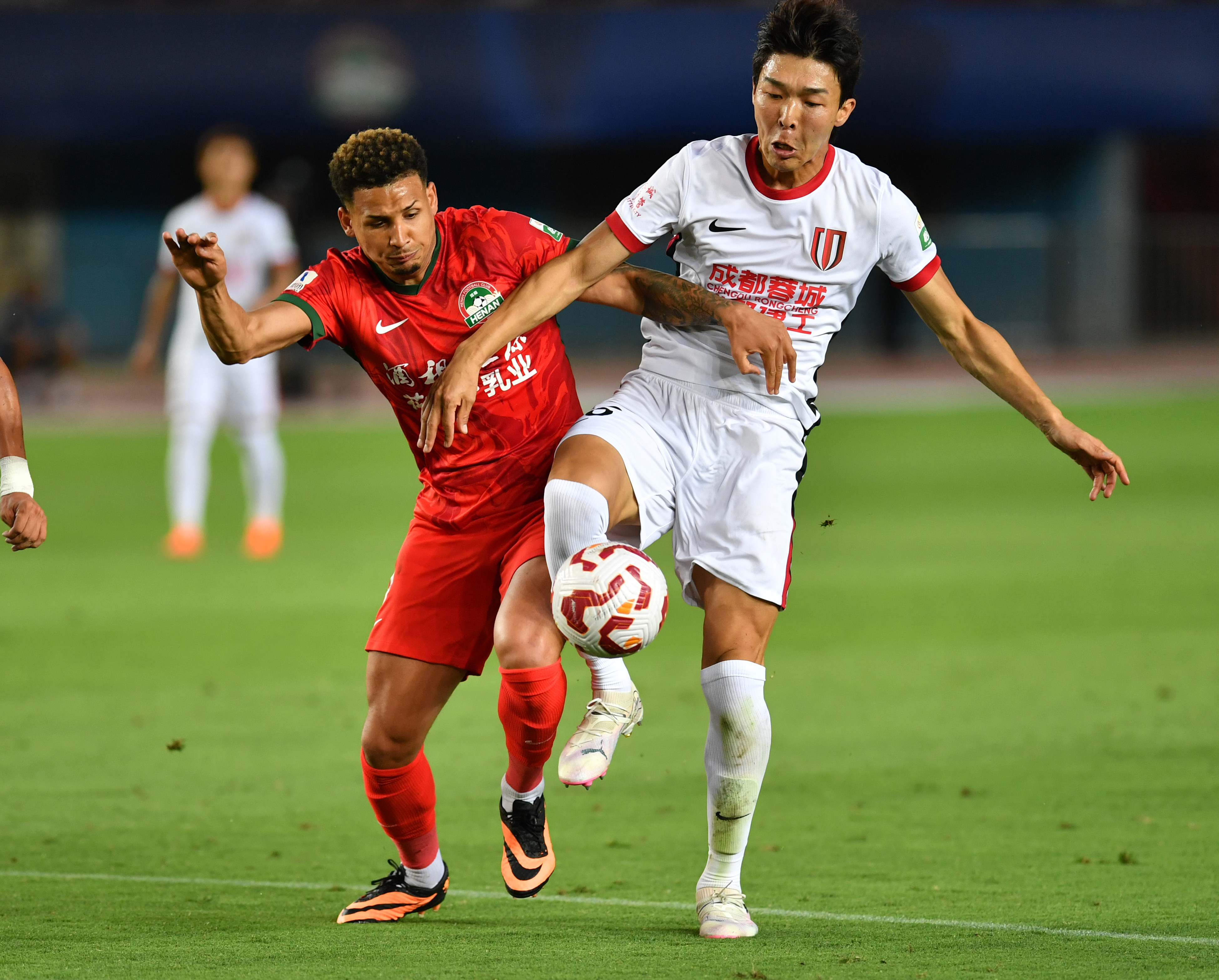 包含顶尖足球俱乐部在比赛中取得骄人成绩的词条