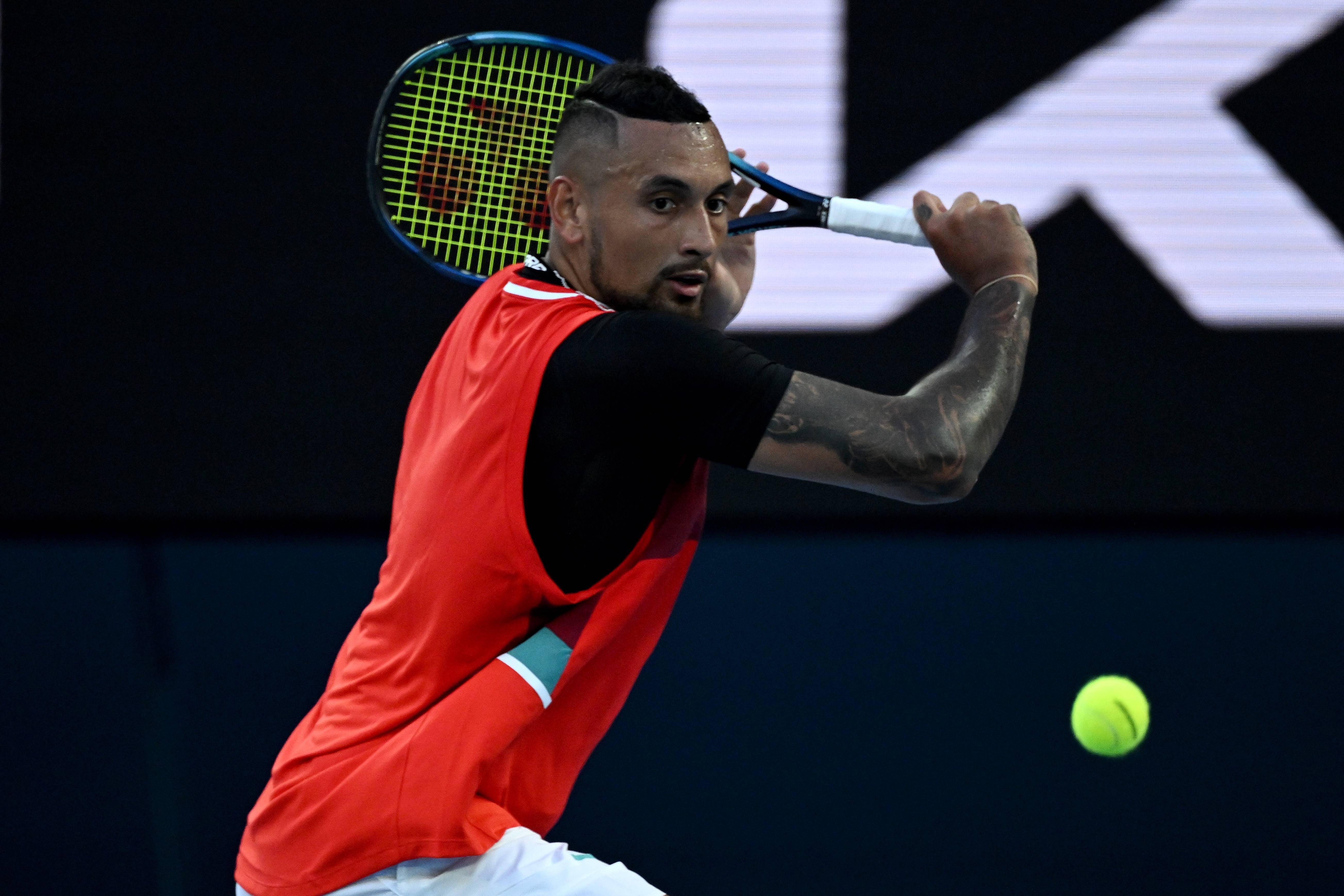 包含法国网球队鏖战英国网球队，克耶高斯惊艳世界的词条