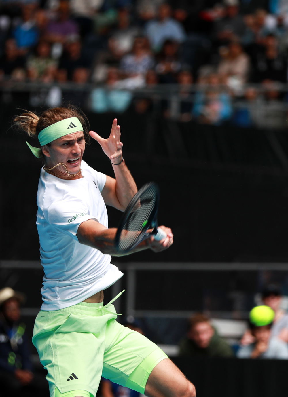 日本网球队险胜法国网球队，兹维列夫打破历史纪录的简单介绍