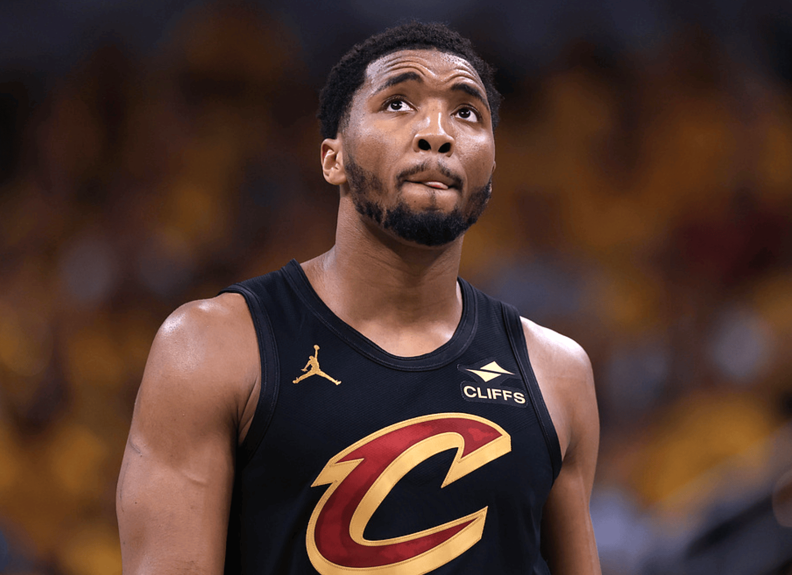 包含美国男篮完胜塞尔维亚男篮，米切尔打破历史纪录的词条