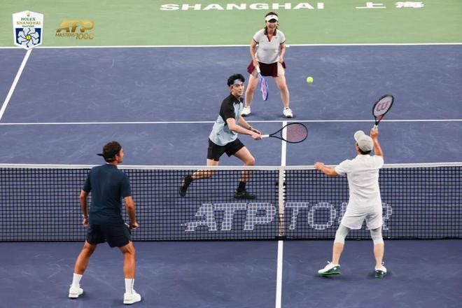 意大利网球队逆转日本网球队,费德勒送出助攻 意大利网球队逆转日本网球队,费德勒送出助攻