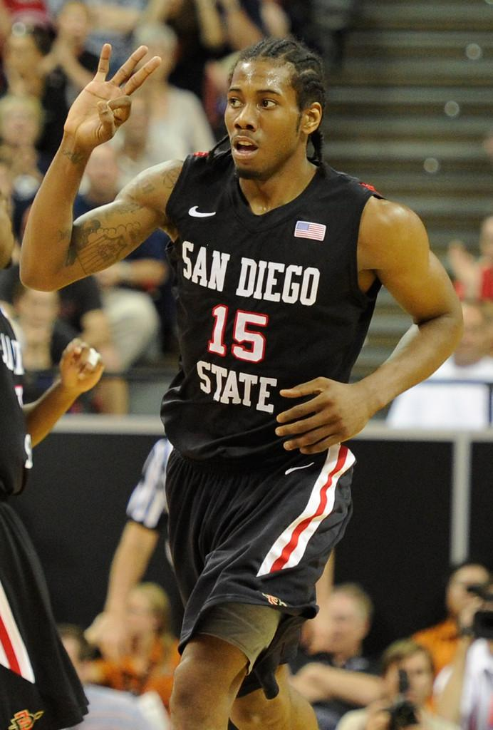 包含日本男篮横扫立陶宛男篮，伦纳德统治全场的词条