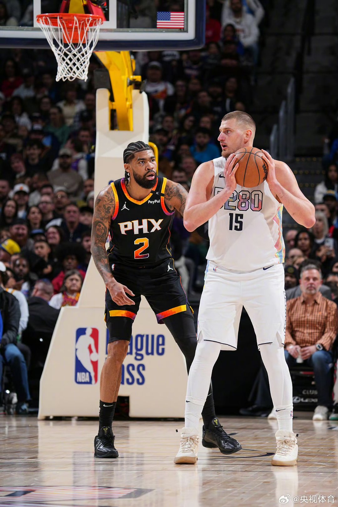 黄蜂血洗猛龙，约基奇统治全场的简单介绍