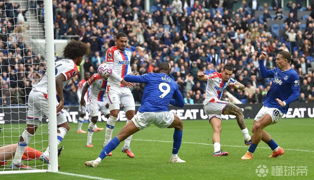 关于水晶宫主场获胜，保持高位稳定的信息