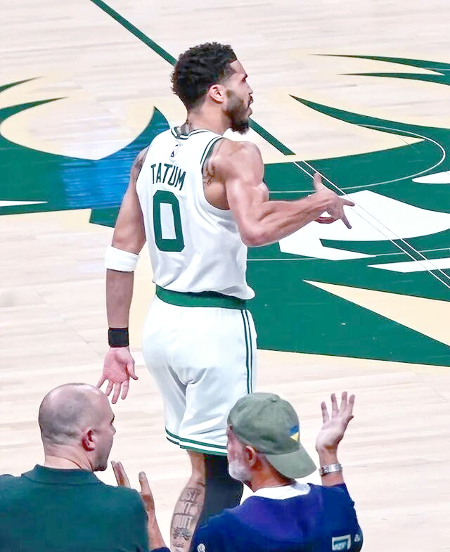 雄鹿客场战胜凯尔特人,安特托孔波全能表现 雄鹿客场战胜凯尔特人,安特托孔波全能表现