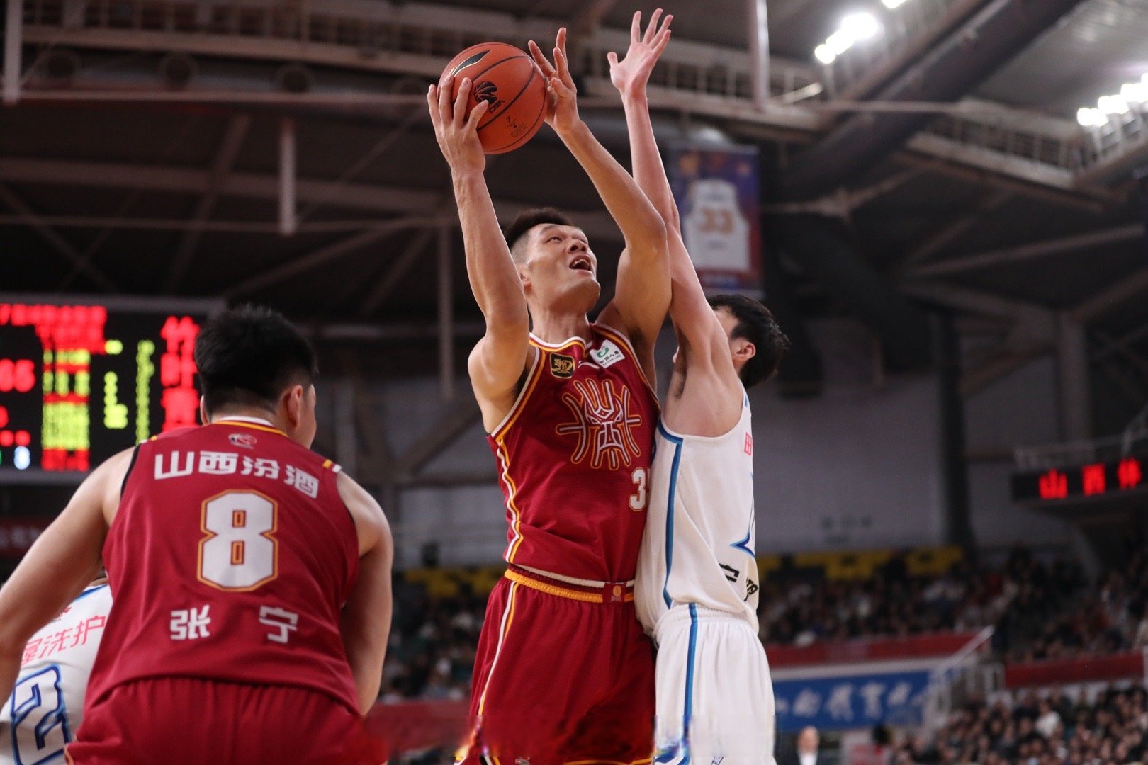 山西男篮顽强作战,成功战胜对手 山西男篮顽强作战,成功战胜对手