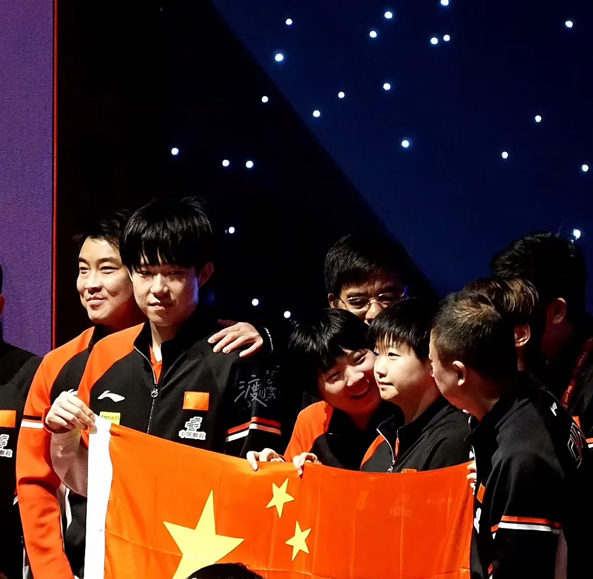 球队实力擦出火花,现场气氛热烈 球队实力擦出火花,现场气氛热烈