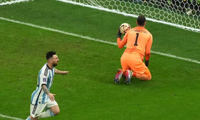 包含克罗地亚门将转投中东球队，展现超群才华的词条