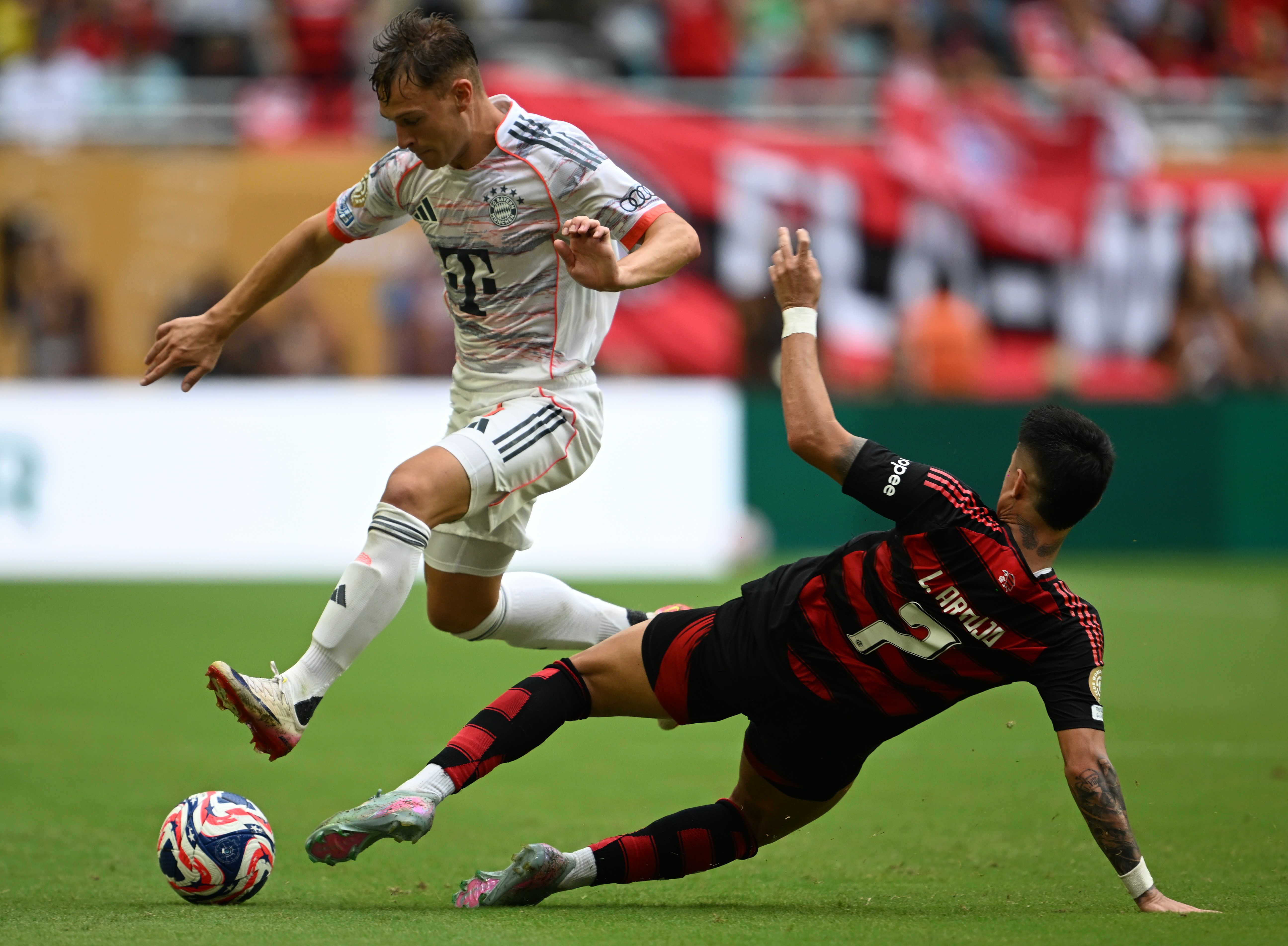 关于拜仁慕尼黑中场传球战胜出战增的信息