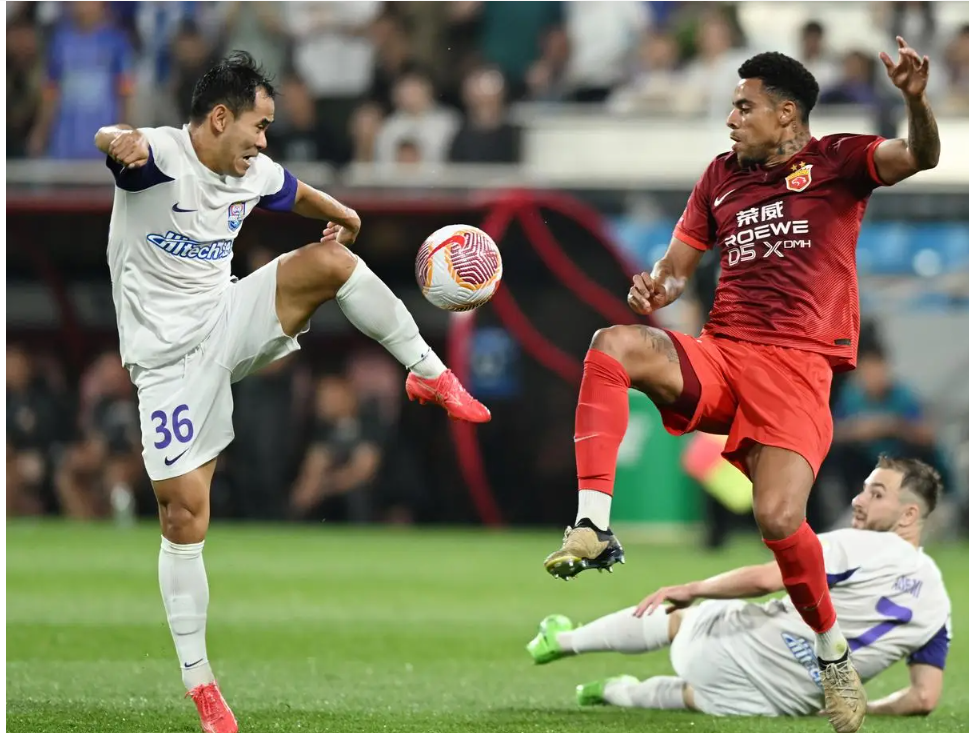 关于进球盛宴：深圳佳兆业战平武汉三镇，局势胶着的信息