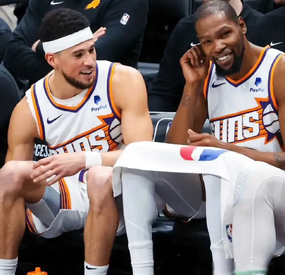 关于太阳主场大胜，布克全面表现带队晋级的信息