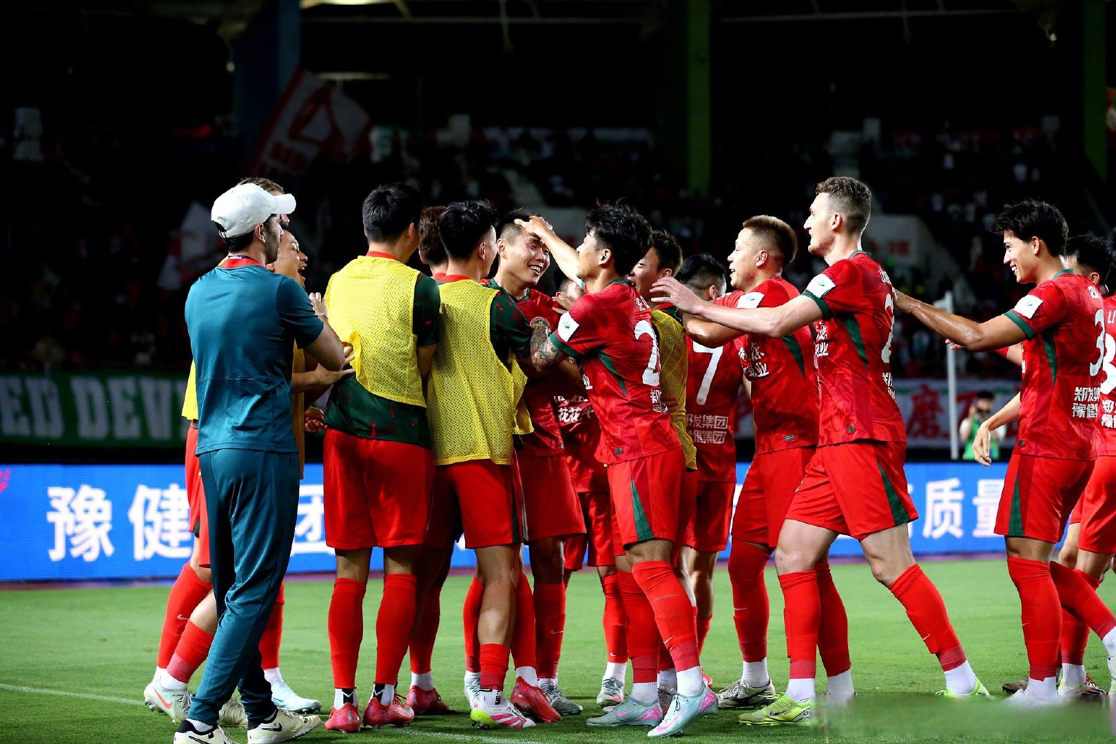 河南队战胜强劲对手，获得胜利的简单介绍