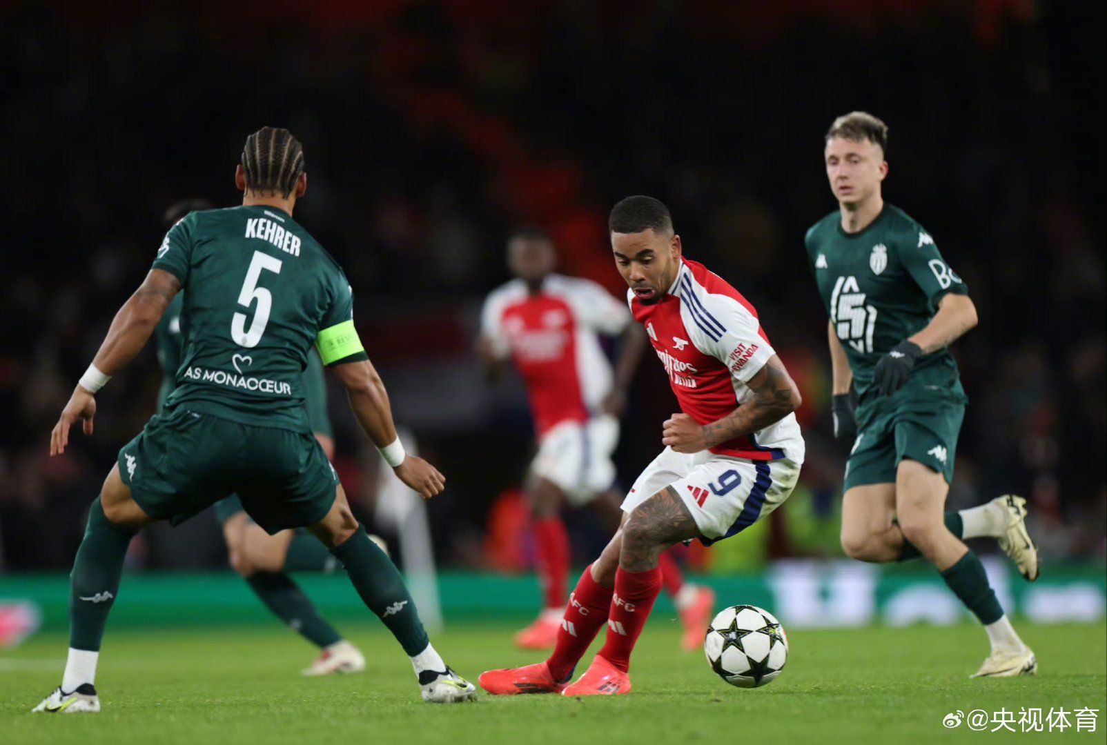 阿森纳连续场不胜，赛季前景岌岌可危