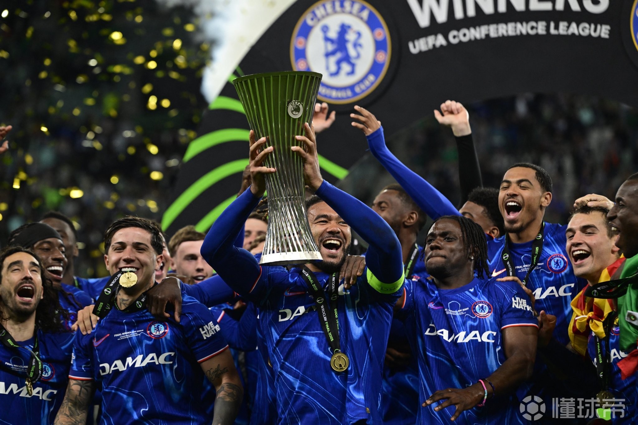 关于芬兰队在比赛中发挥出色，成功跻身下一轮的信息