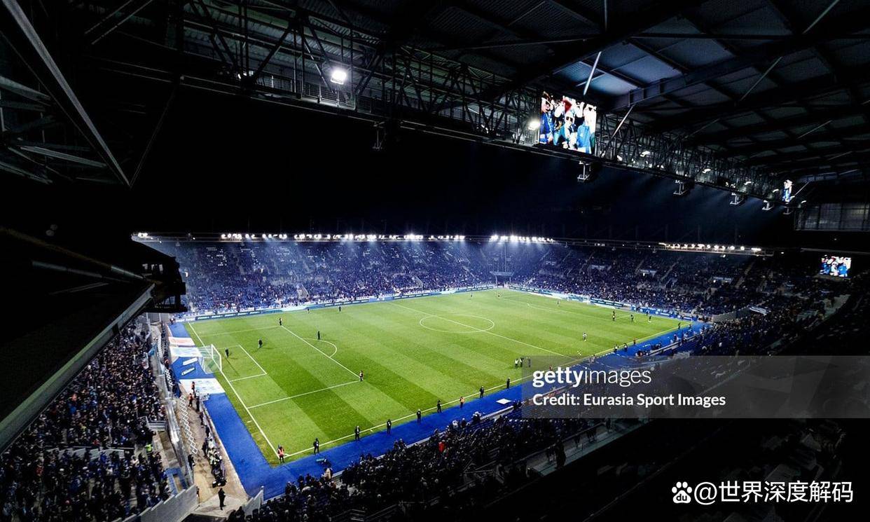 包含斯特拉斯堡主场击败朗斯，保持不败纪录的词条