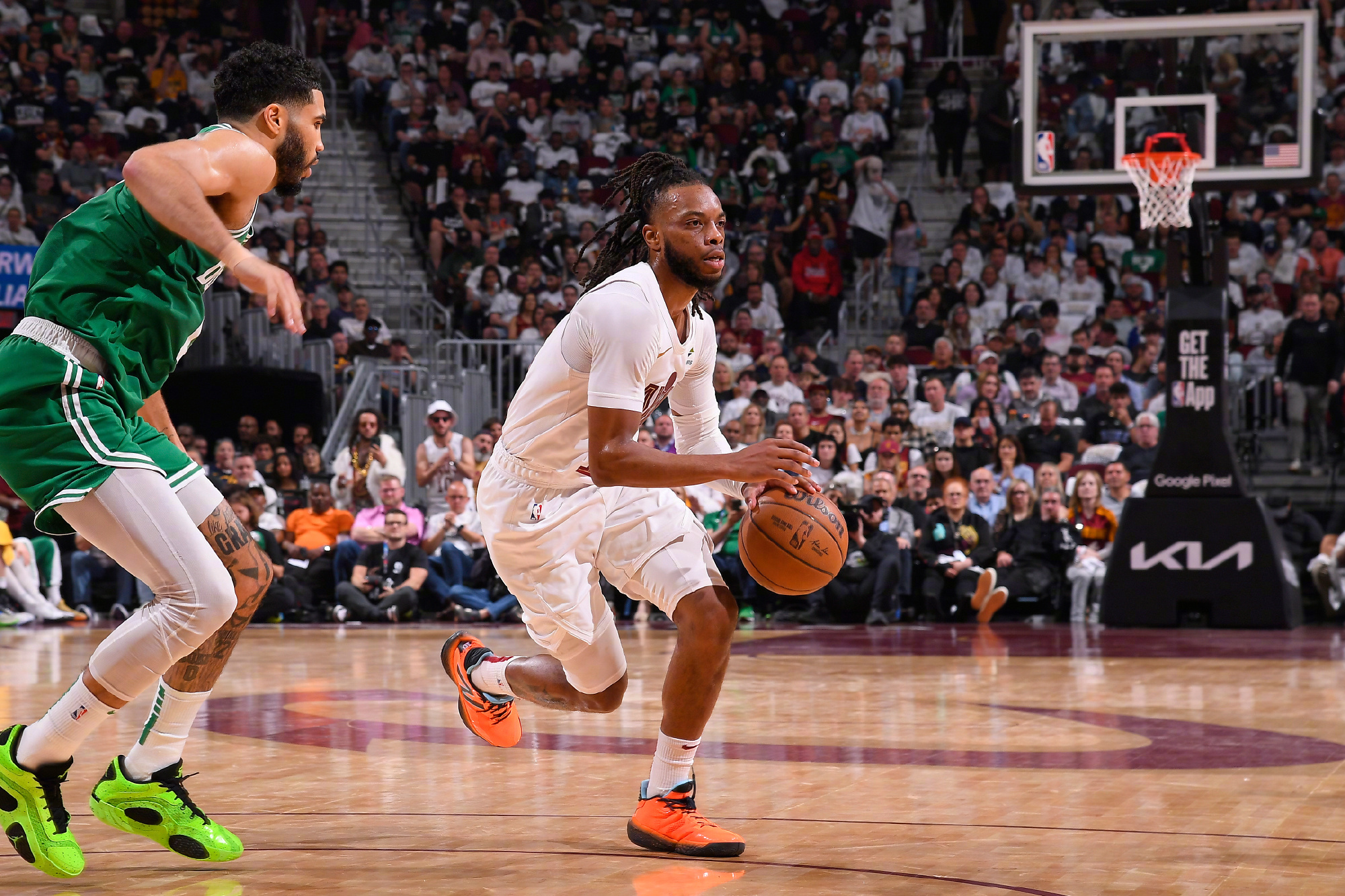 包含尼克斯鏖战吉林队，塔图姆点燃赛场的词条