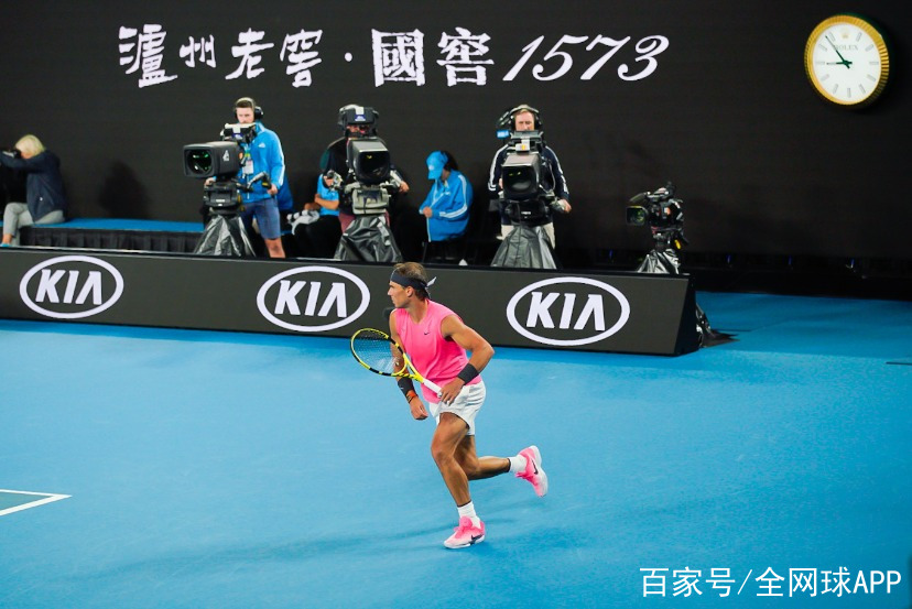 意大利网球队鏖战澳大利亚网球队，克耶高斯送出助攻