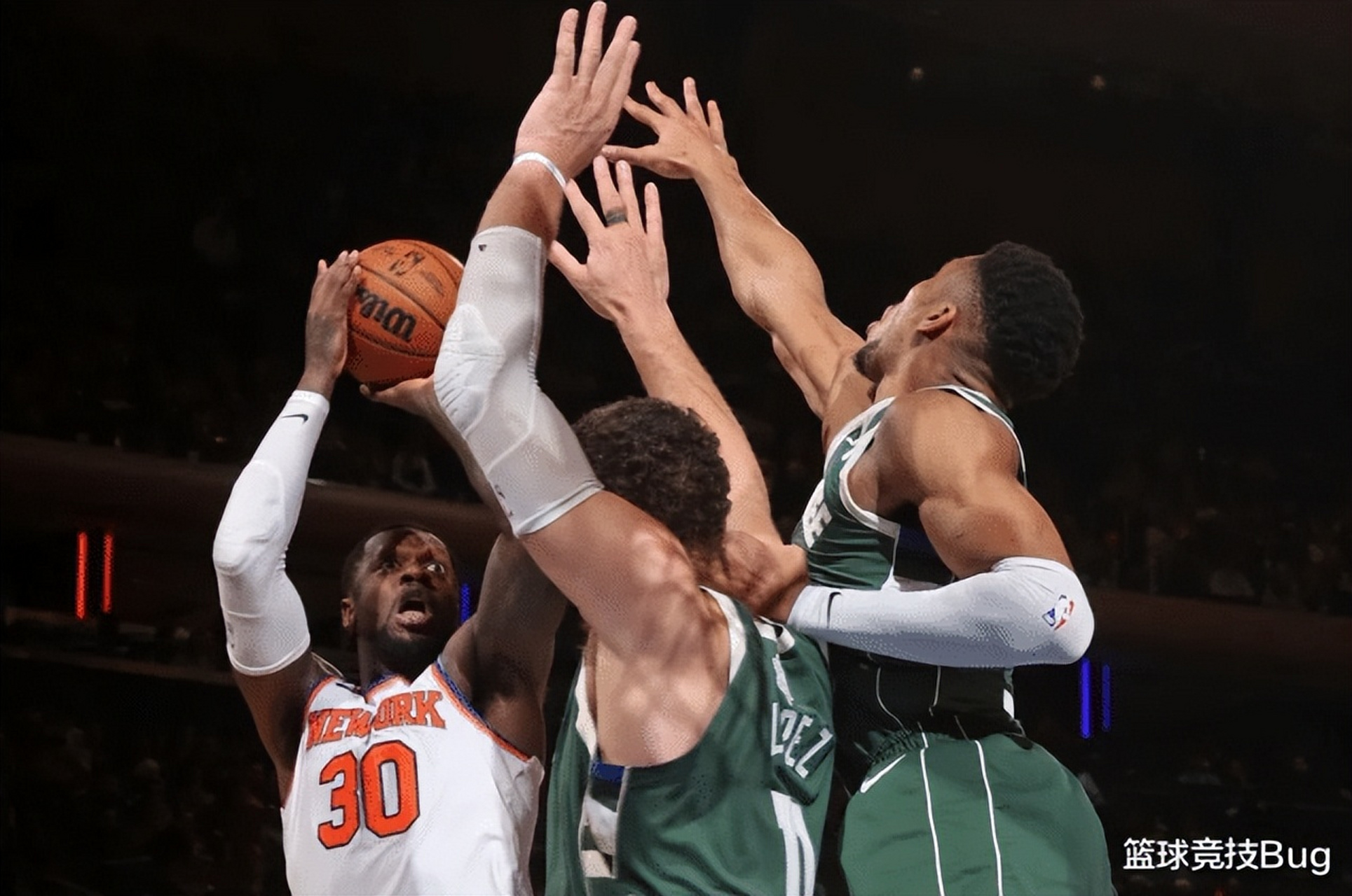 关于尼克斯力克雄鹿，布克扛起全队的信息