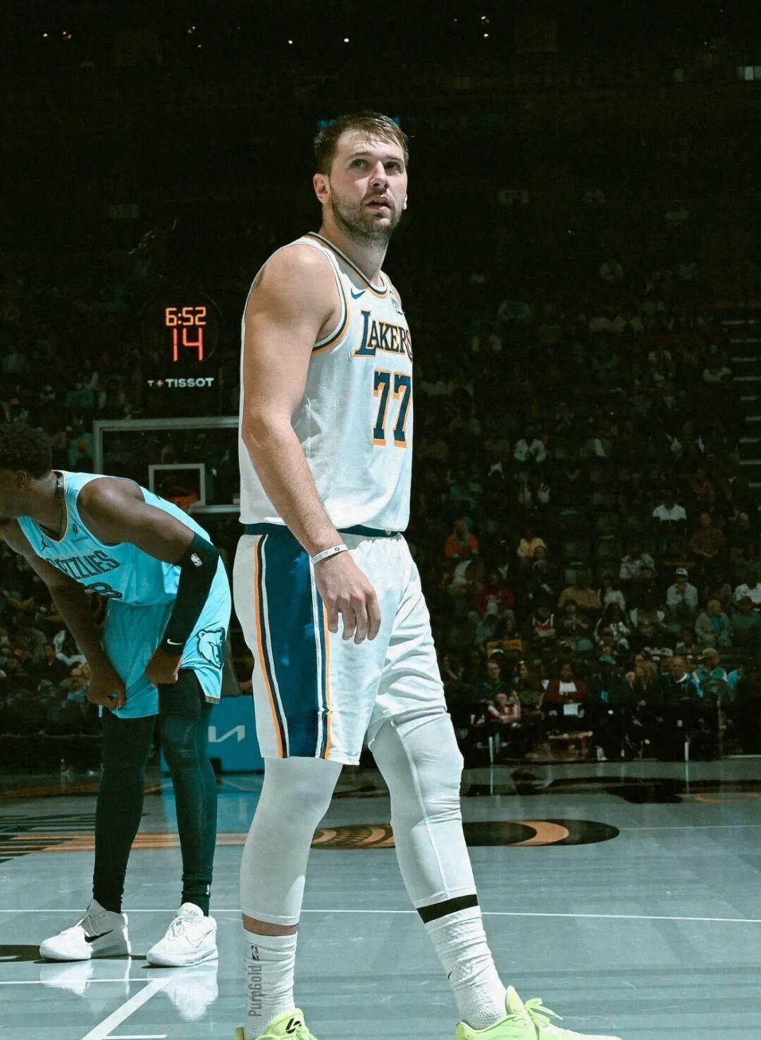 湖人翻盘尼克斯,莫兰特爆发神勇 湖人翻盘尼克斯,莫兰特爆发神勇