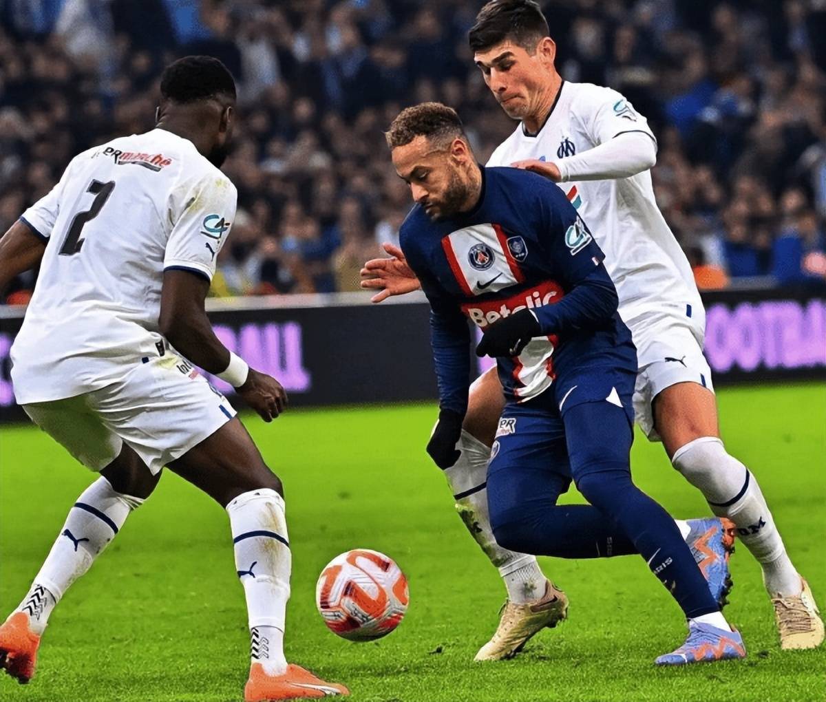 马赛鏖战美国，内马尔带队取胜