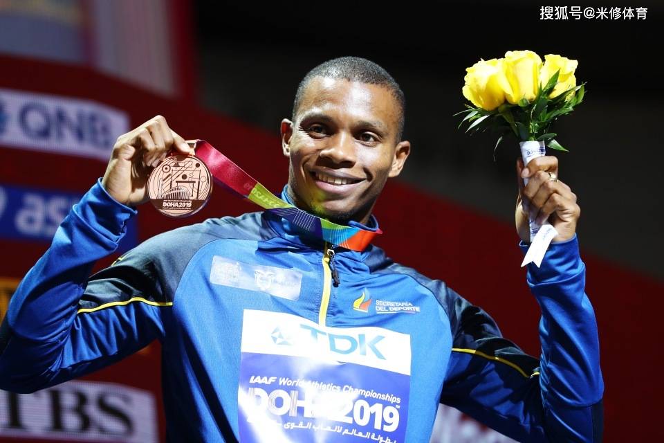 包含冰岛名将获得田径项目铜牌的词条